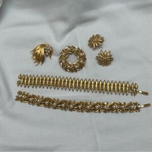 Avon Vintage 7” goldtone bracelets, pin, clip earrings